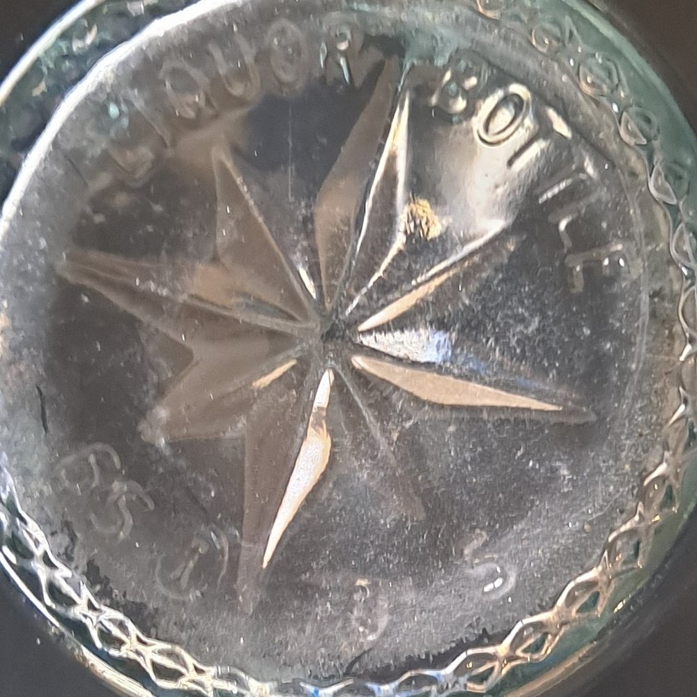 GLASS DESIGN LIQUOR BOTTLE - Picture 6 of 8